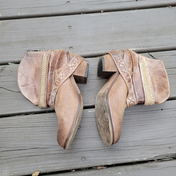 Corral Distressed Brown Leather Buckle Strap Boho Western Cowgirl Boots Booties - Picture 3 of 8